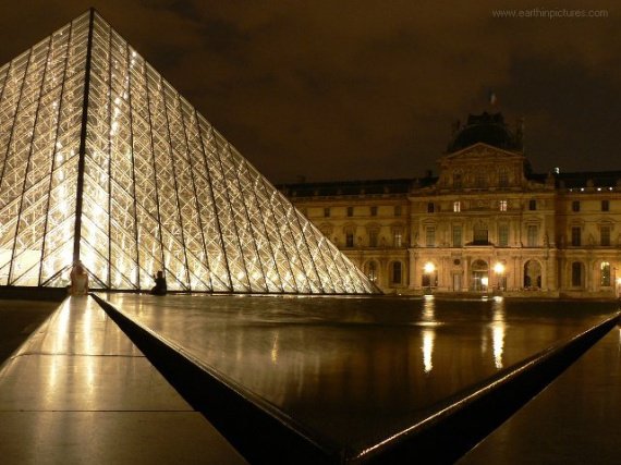 louvre_at_night