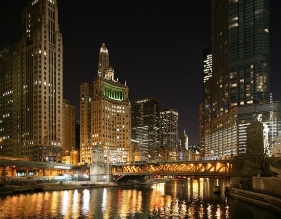 Chicago_River_night_2