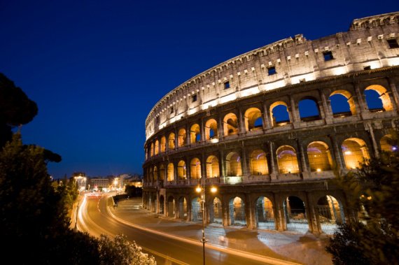 colosseum-night-rome-italy-