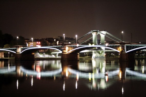 frankfurt-an-main-by-night-bridge-pont