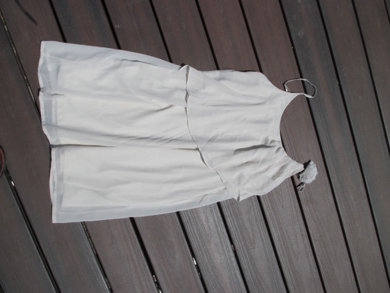 Belle robe Vera moda neuve beige T40-42_0€