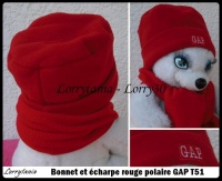 51 Bonnet + écharpe GAP 2,50 € rouge