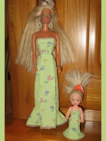 Barbie et kelly robe verte fleurie