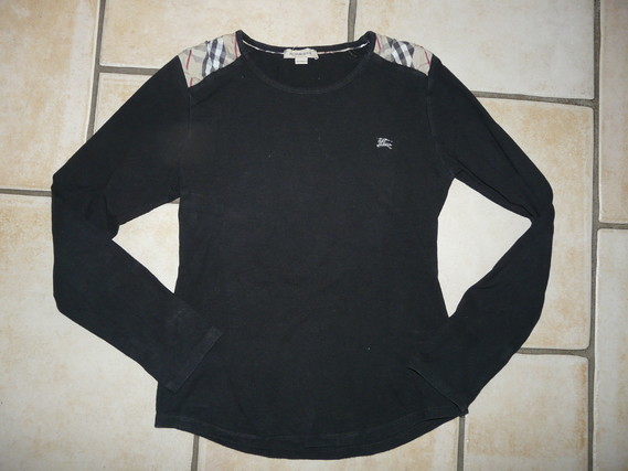 Tshirt (bien noir) Burberry 18,50€ 14 ans
