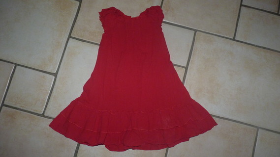 robe rouge 7€