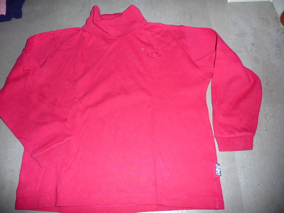 sous-pull rouge 8 ans 1€