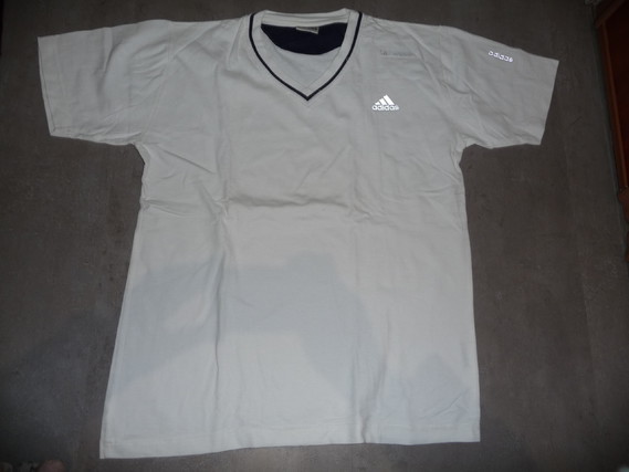 t-shirt adidas taille 42 10€