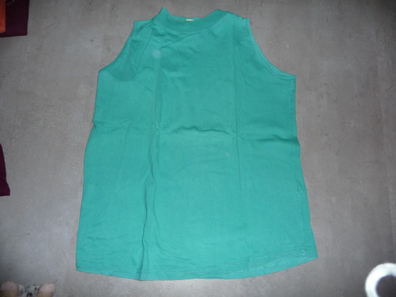 t-shirt vert kiabi 42/44 2€