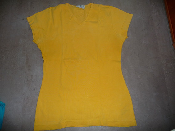 t-shirt jaune camaieu taille 3  ou 40/42 2€