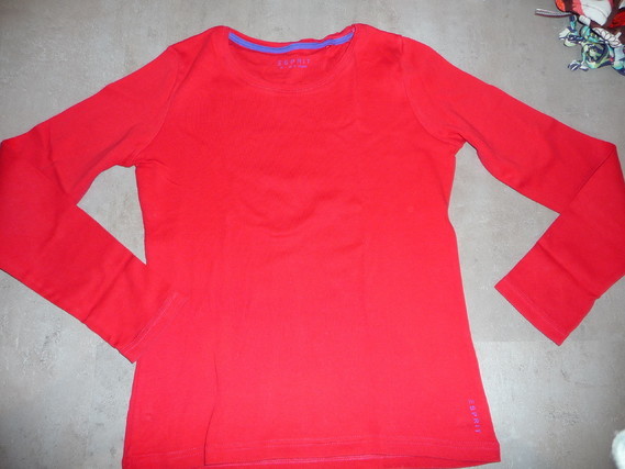 t-shirt ESPRIT rouge 12 / 13 ans 2€