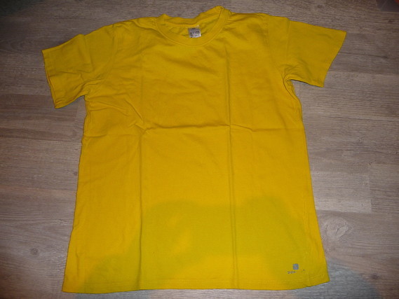 t-shirt jaune decathlon 1€