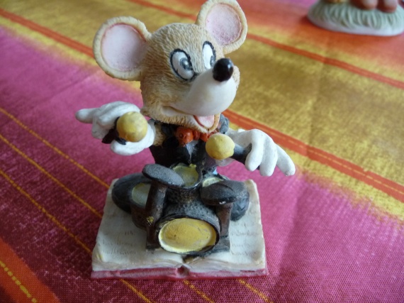 figurine en résine souris 1€