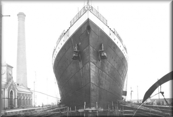 Bow of Titanic-enhanced