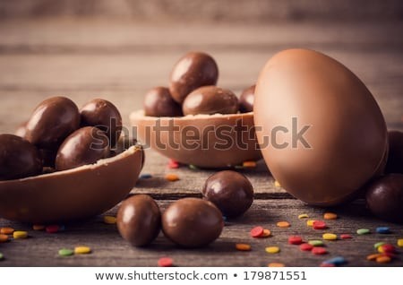 chocolate-easter-eggs-over-wooden-450w-179871551