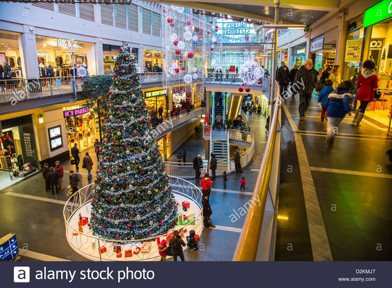 shopping-center-galerie-saint-lambert-with-christmass-decoration-lige-D2KMJ7