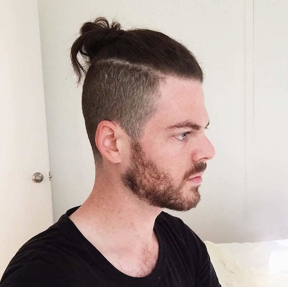 Homme Avec Chignon Cheveux Longs Et Man Bun Undercut Coiffure